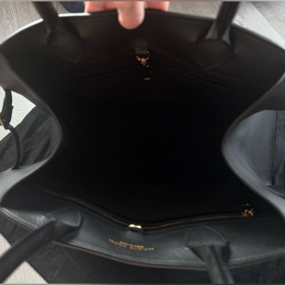 Large Handbag - Picture 11 of 11